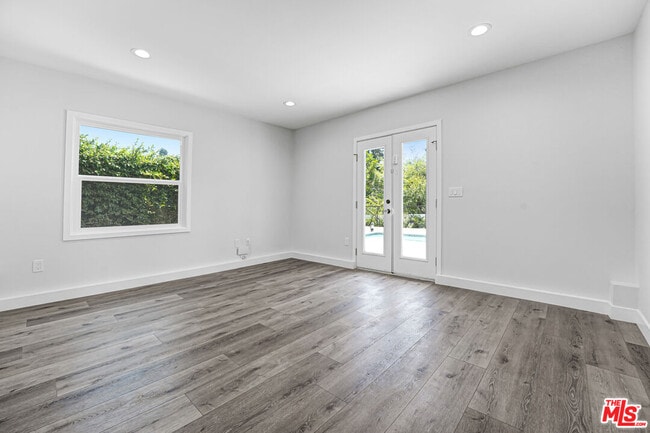 Building Photo - 2383 Panorama Terrace