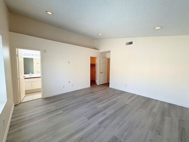Building Photo - Beautiful Home in a Cul-de sac