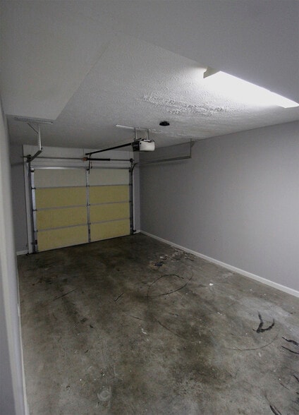 Building Photo - 561 Hampton Way