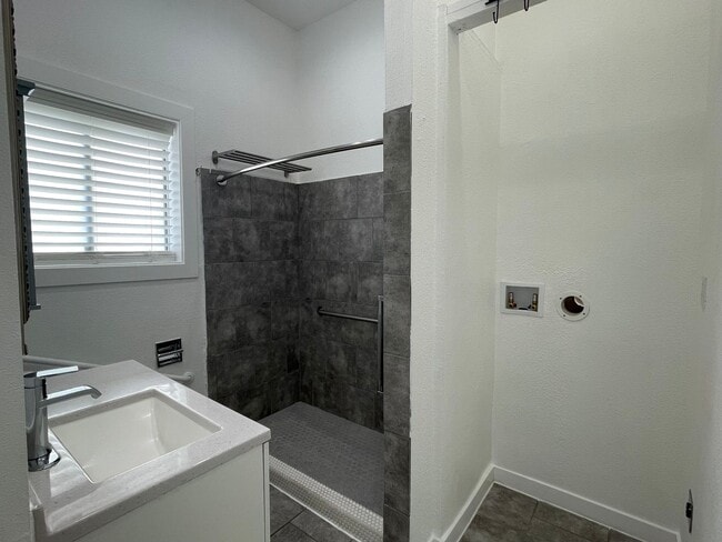 Building Photo - Updated 2 bedroom, large fenced back yard ...