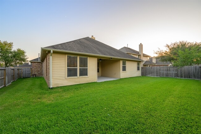 Building Photo - 12805 Shady Springs Dr