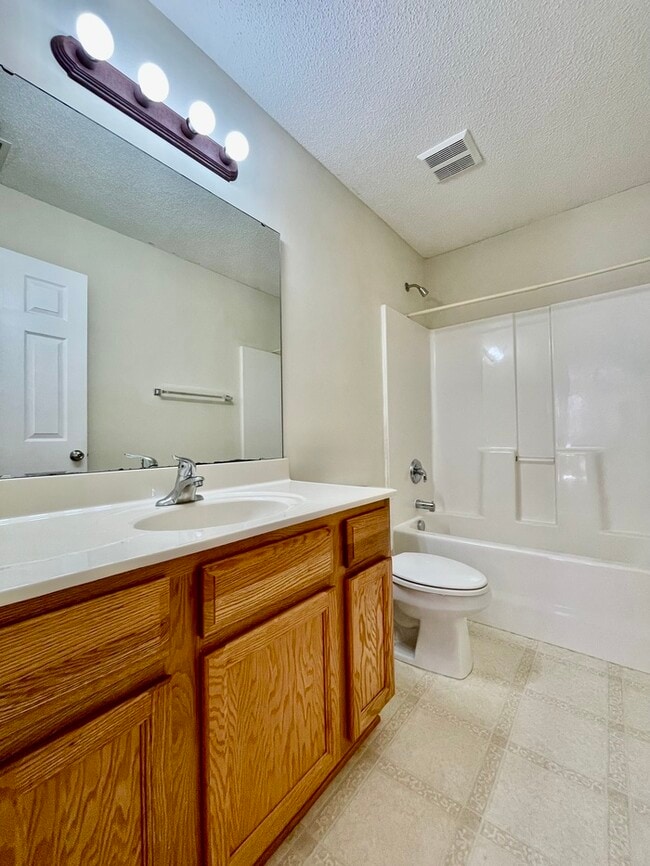 Building Photo - 806 Northwood Hills Ave