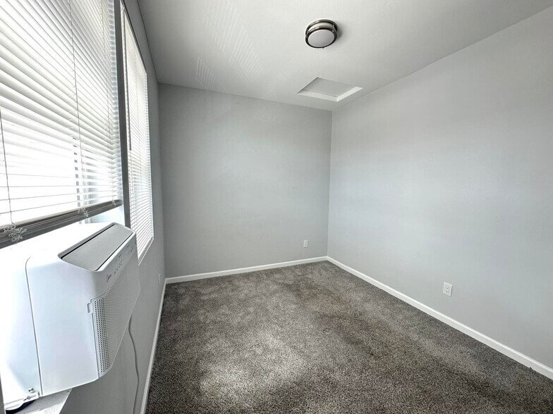 Building Photo - 2052 Medano Dr