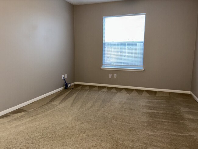 Building Photo - 2427 Halstead Dr