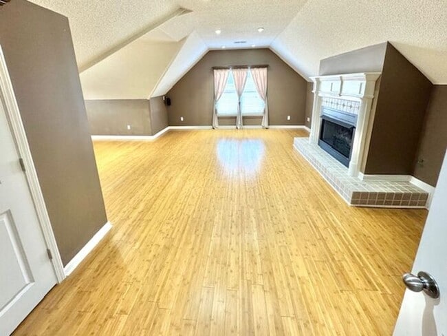 Building Photo - MOVE IN SPECIAL!!! Now leasing a 4-bedroom 2.5 bath home in Arlington. Great location and great s...