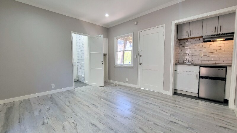 Building Photo - 1820 N Harvard Blvd