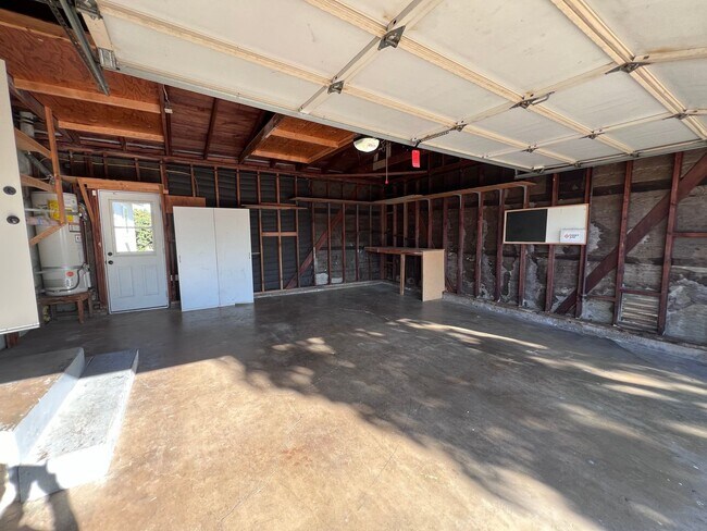 Building Photo - 5051 Dubois Dr