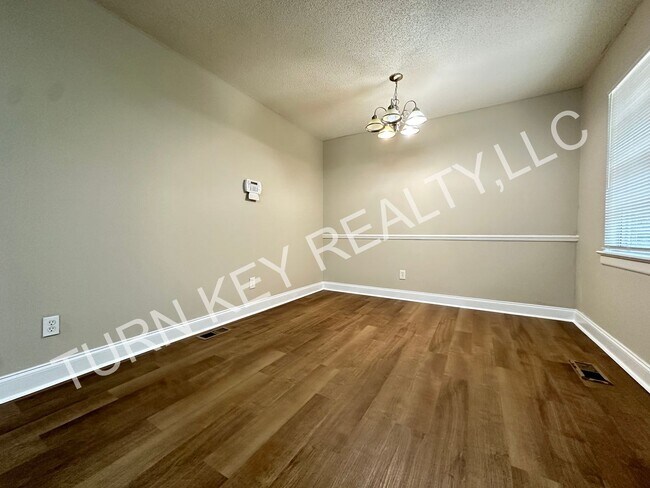 Building Photo - 1608 Azalea Dr
