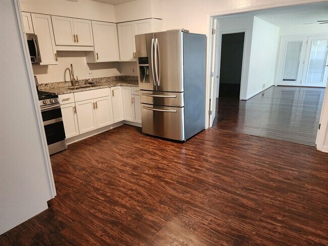 Building Photo - Charming 4BR House in Jeffersonville