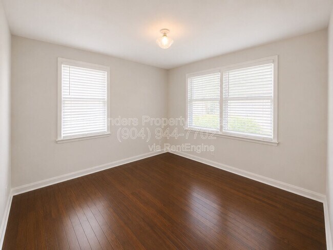 Building Photo - 1230 Lechlade St