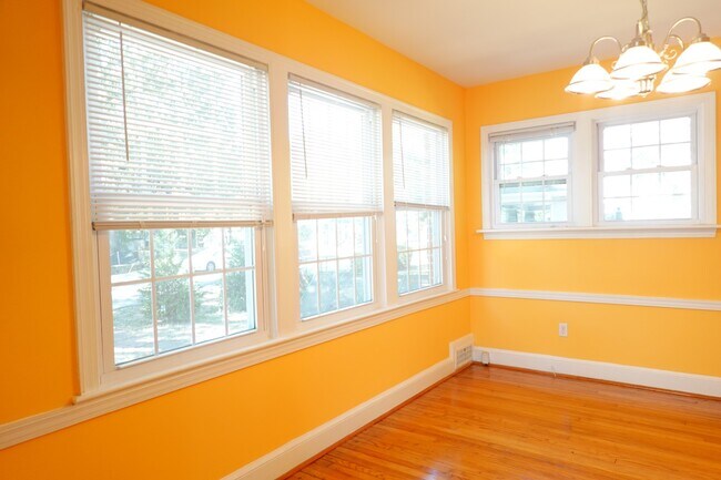 Building Photo - 800 Maplewood Ave