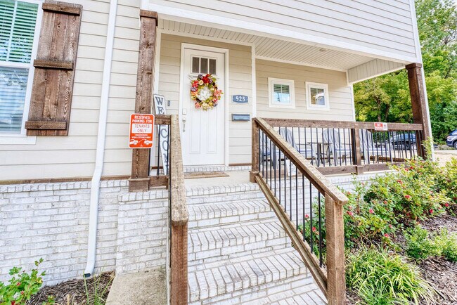 Building Photo - 909 W Eagle St