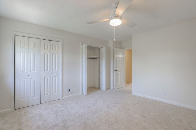 Building Photo - Renovated Home in Nashville near Nipper's Corner