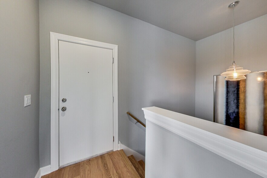 Building Photo - 5117 S Kenwood Ave