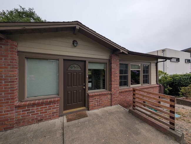 Primary Photo - 6688 Estates Dr