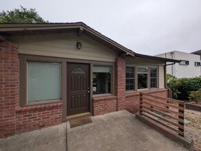 Building Photo - 6688 Estates Dr