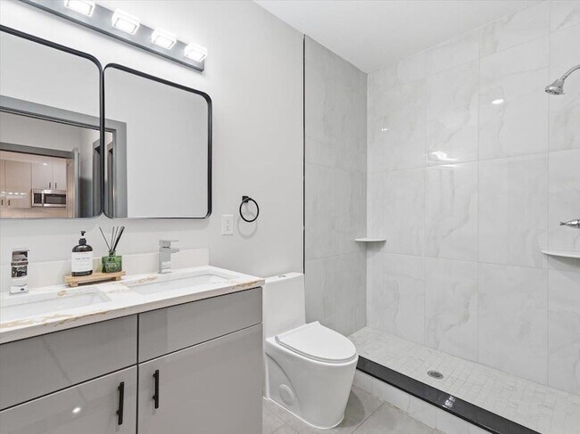 Building Photo - 531 32nd St