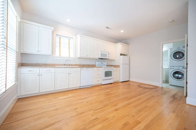 Building Photo - 42 Grove Ln