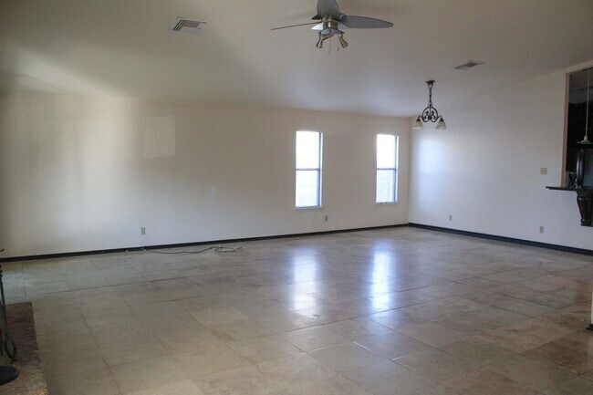 Building Photo - 4222 Clear Lake Dr