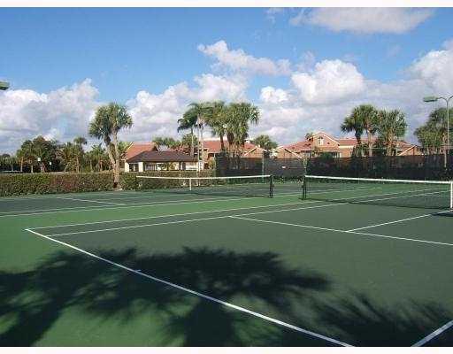 Building Photo - 800 Cypress Park Way