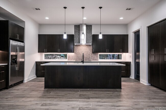 Building Photo - Modern Masterpiece in Canyon Lake