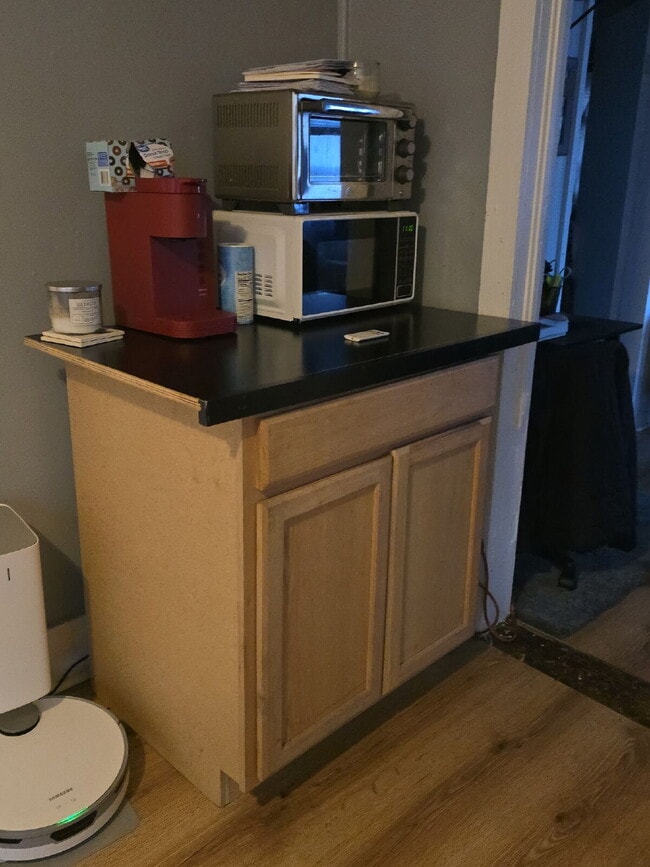 Building Photo - 2 bed 1 bath - Welcome to 409 Campbell Street