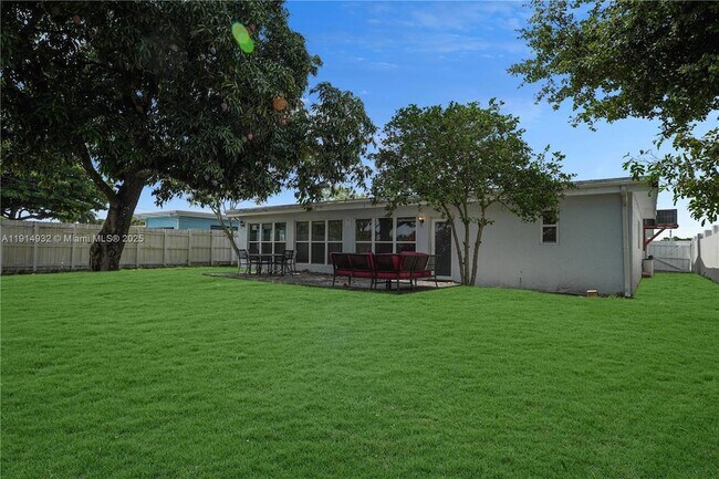 Building Photo - 4721 W Park Rd