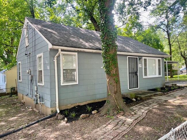 Primary Photo - Beautiful 3 bed in Hazelwood