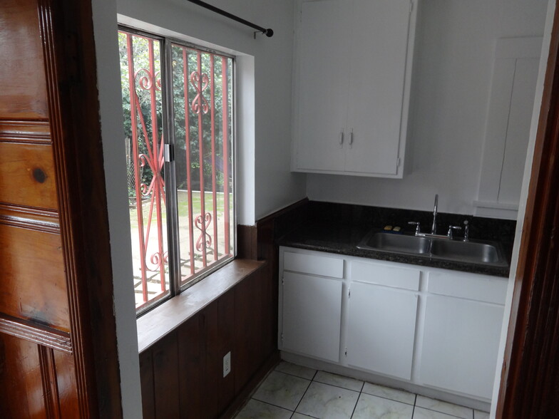 kitchen - 1972 Avalon St