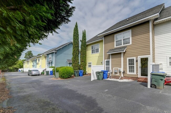Building Photo - 302 Hampton Forest Drive
