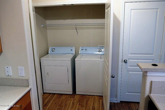 Building Photo - 8290 FL-211