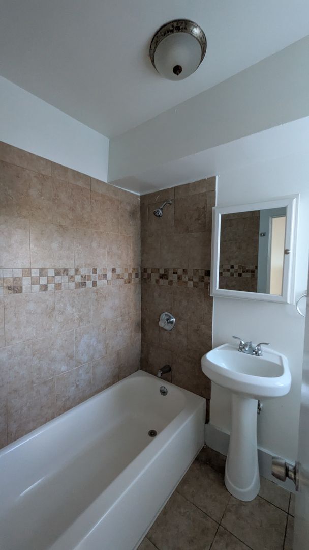 Building Photo - Spacious 1 Bedroom in Long Beach !!!