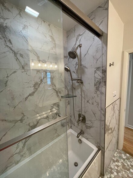 Building Photo - 2321 Sansom St