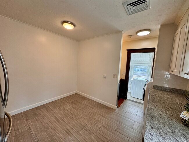 Building Photo - 253 E Squantum St
