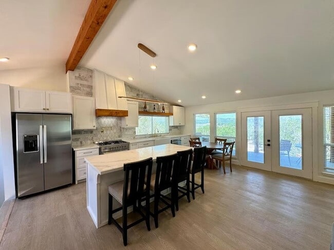 Building Photo - 17210 W Beach Rd