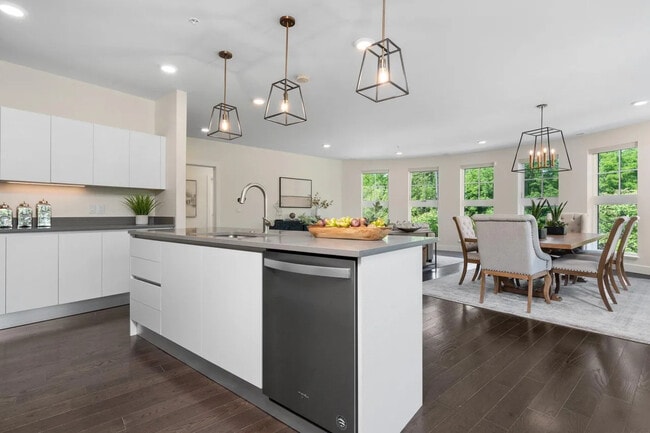 Building Photo - 218 W Kingsley St