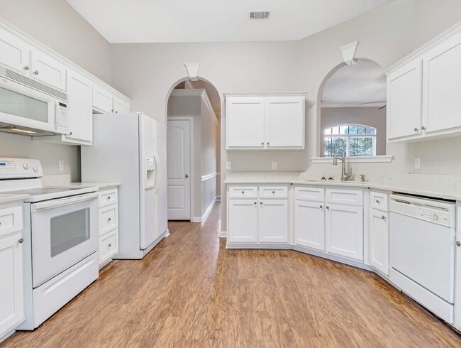 Building Photo - 4 Bed/2 Bathroom Home in Richmond Place