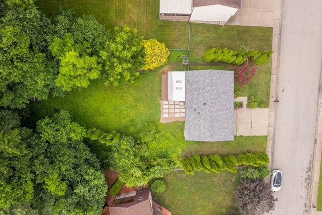 Building Photo - READY FOR MOVE IN! NEWLY RENOVATED 3 BEDRO...