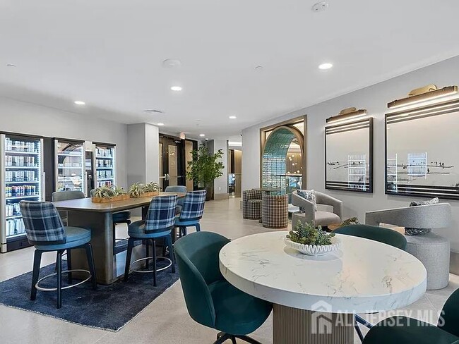 Building Photo - 2000 Schindler Dr