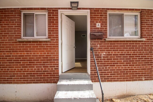 Building Photo - 3639 Blaine Ave