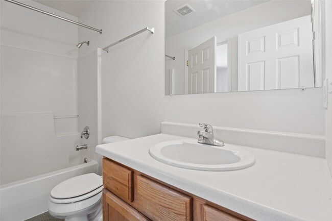 Building Photo - 814