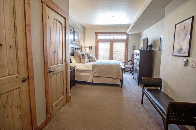 Building Photo - 2905 Mountaineer Cir