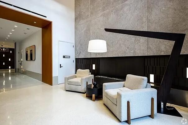 Building Photo - 100 Vandam St