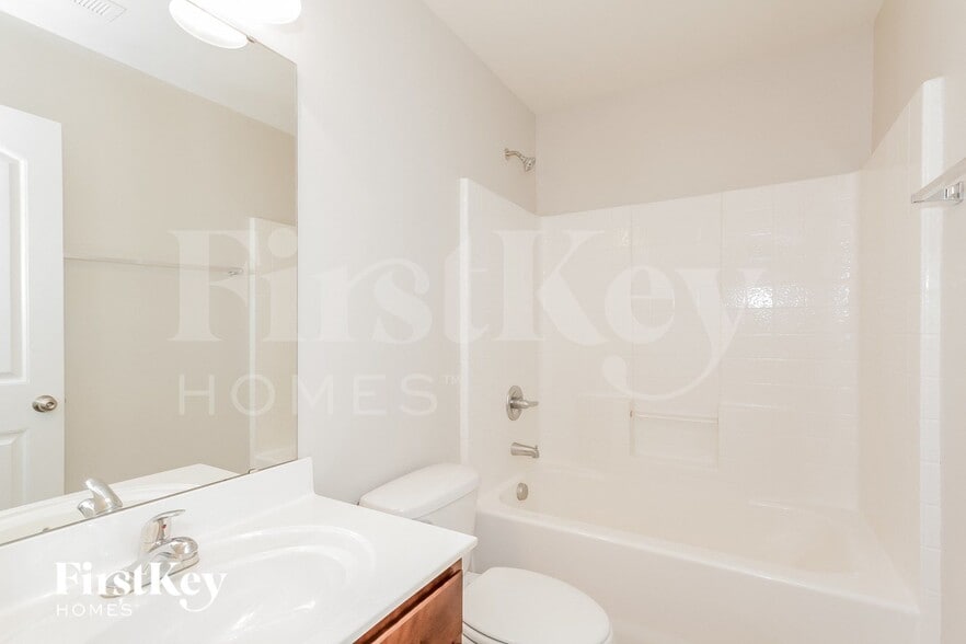 Building Photo - 162 Wellshire St