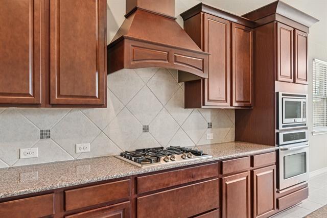 Building Photo - 924 Lake Cypress Ln