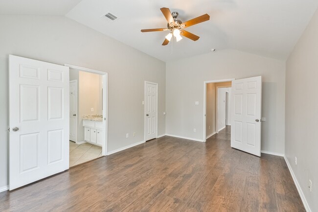 Building Photo - 9623 Wakefield Village Dr