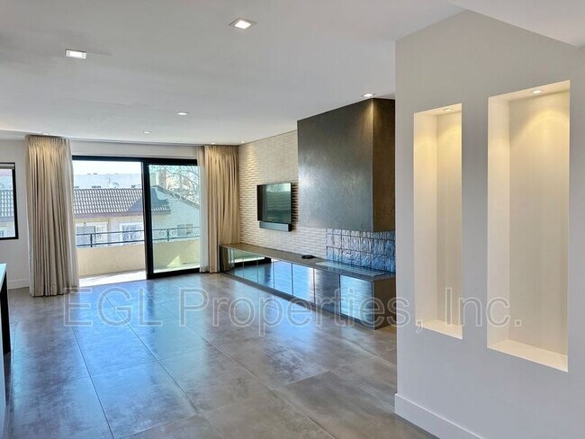 Building Photo - 1223 S Roxbury Dr