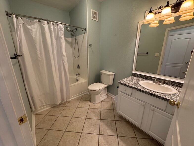Bathroom - 12860 University Cres