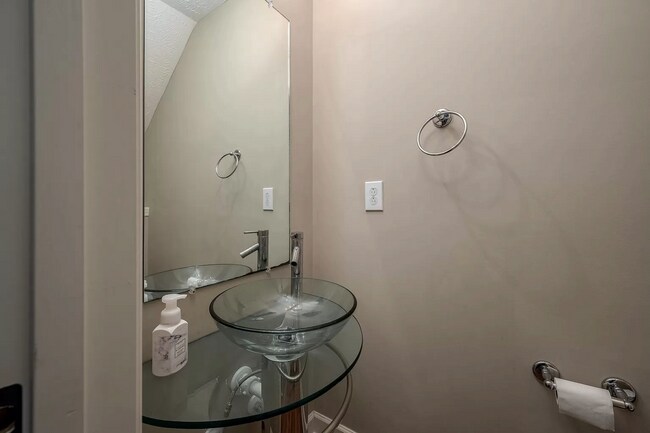 Building Photo - COMING SOON! Murfreesboro Townhouse- 4 Bed...