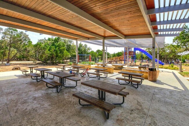 Building Photo - 2424 Pecan Island Dr
